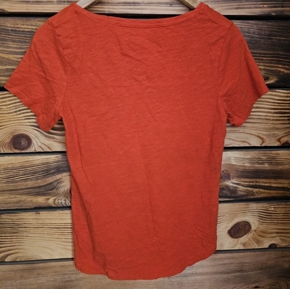 Ladies old navy t shirt - Picture 2 of 4